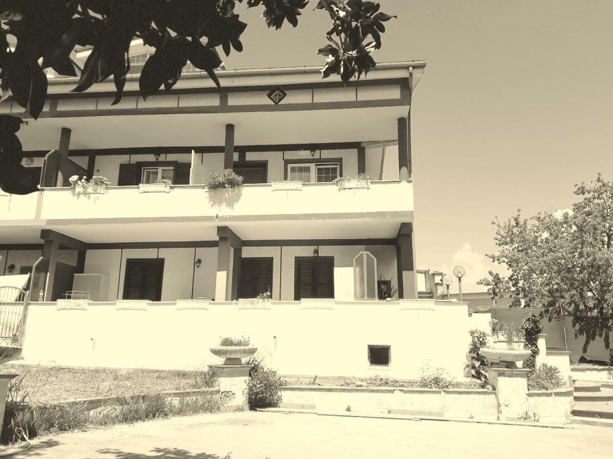 Casa Magnolia Appartement Pomezia Buitenkant foto