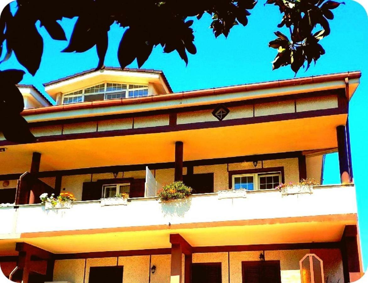 Casa Magnolia Appartement Pomezia Buitenkant foto